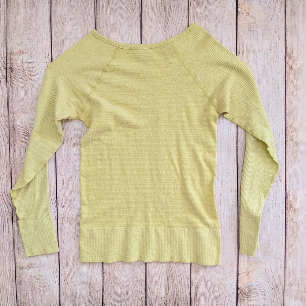 Athleta SMALL Woodridge Moss Green long shirt